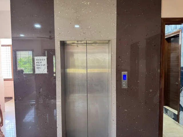Hospital lift