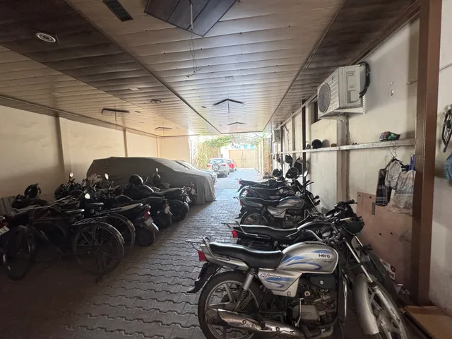 Parking — view 3